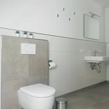 Modern Apartment, Large Balcony * Emstek