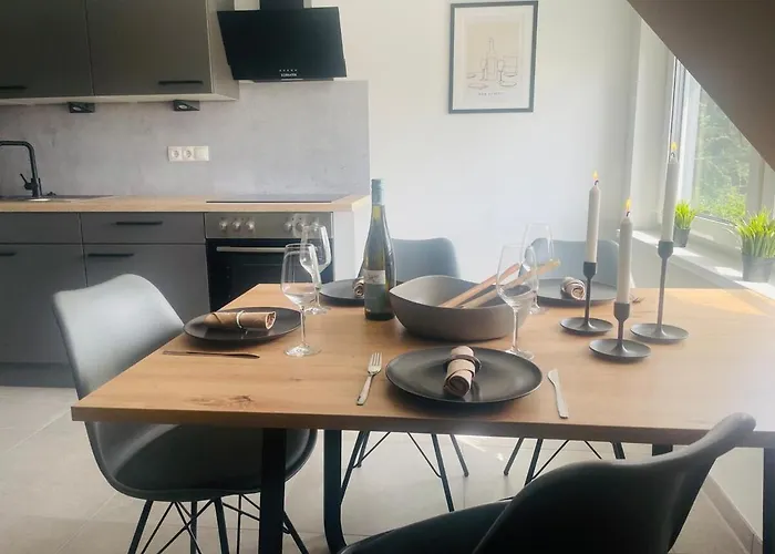 Modern Apartment, Large Balcony 아파트 *