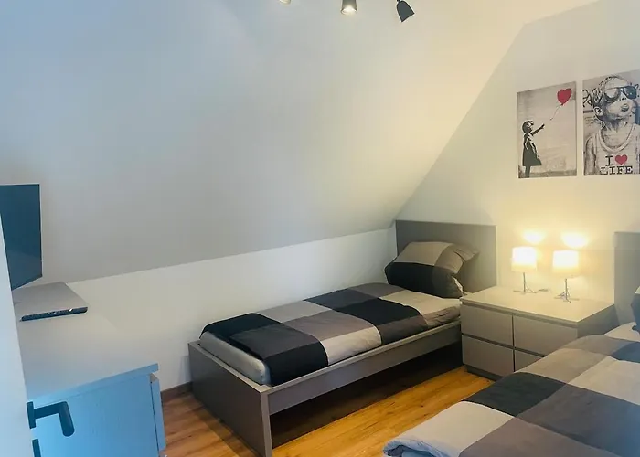 Modern Apartment, Large Balcony 아파트